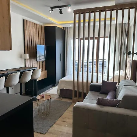 N Lux 81 - Milmari Apartman *